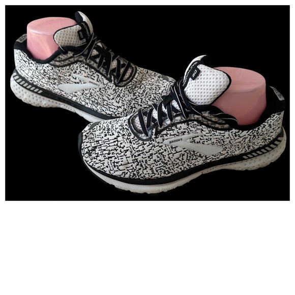 Brooks Adrenaline GTS 20 Sneakers Running Shoes Womens 7 Black White Trainers - Picture 2 of 10